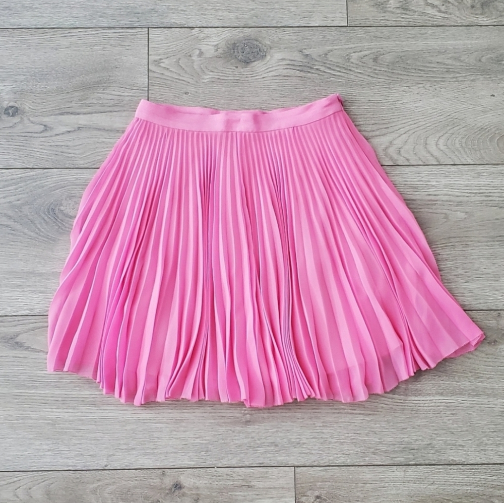 Aritzia Pleated Bright Pink Barbie Skirt Wilfred Babaton XS xsmall
